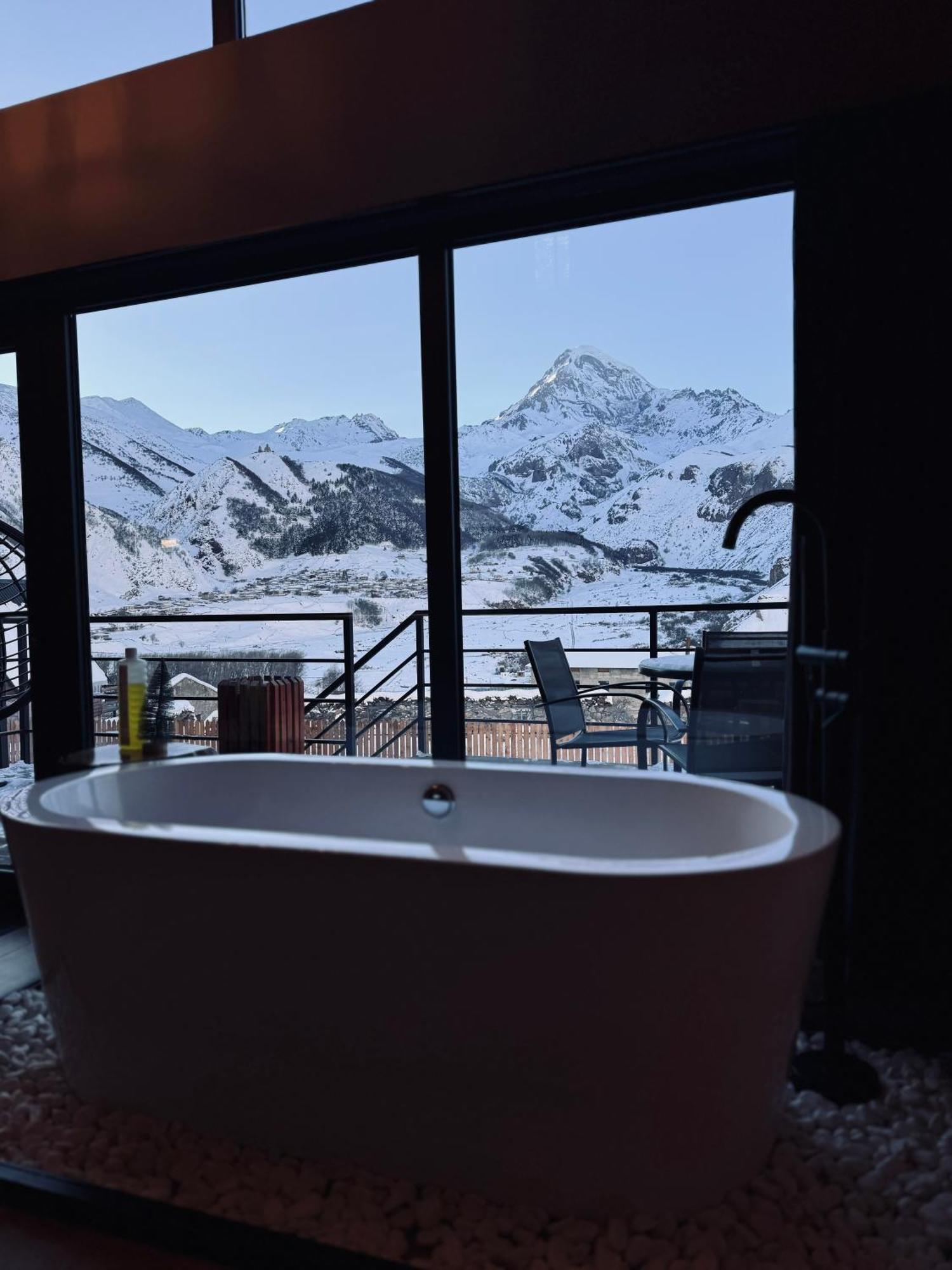 Kazbegi Story Villa Bagian luar foto